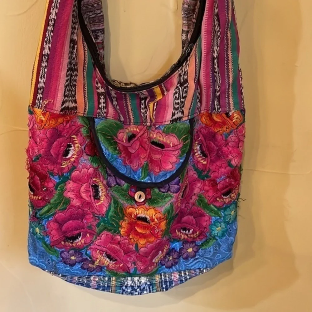 Multicolor Floral Guatemalan Artisan Handmade Crossbody With‎ Zipper